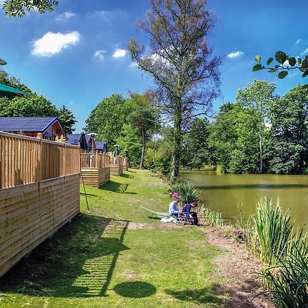 Upton Lakes Lodges 컬럼턴 외부 사진